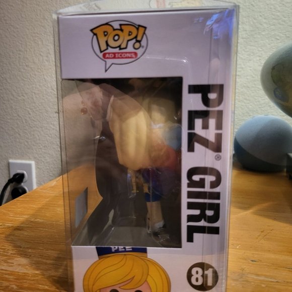 PEZ Pez Girl 2019 Fall Convention Exclusive Funko Pop - Picture 2 of 6